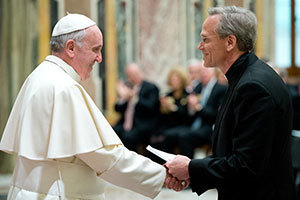 President Rev. John I. Jenkins, C.S.C., shakes hands with Pope Francis. Photo courtesy Vatican Photo Office