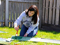 Alisa Finelli, J.D. ‘15, helps spruce up a South Bend resident’s home for Rebuilding Together Volunteer Day