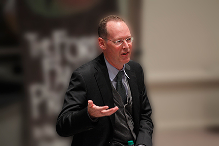Paul Farmer speaks at a Kellogg Institute event