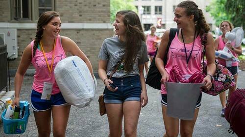 Students move in to dorms