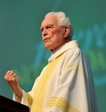 Father Hesburgh delivers homily at 2011 Reunion Mass