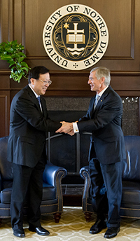 Chinese Vice Minister for Education Hao Ping (left) and Notre Dame Provost Thomas G. Burish