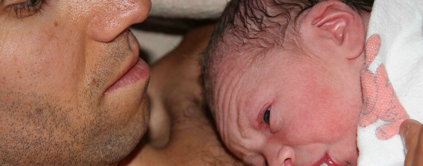 Why Dads and Their Babies Need to Go Skin-to-Skin