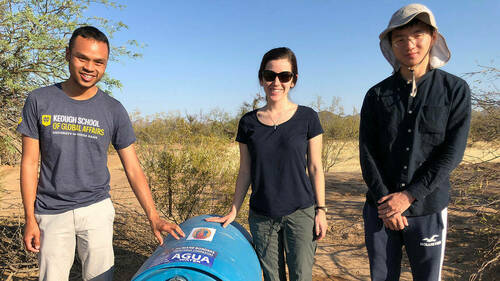 Keough MGA students help humanitarian aid workers fill water tanks for migrant workers in the Sonoran Desert near the U.S.-Mexico border.