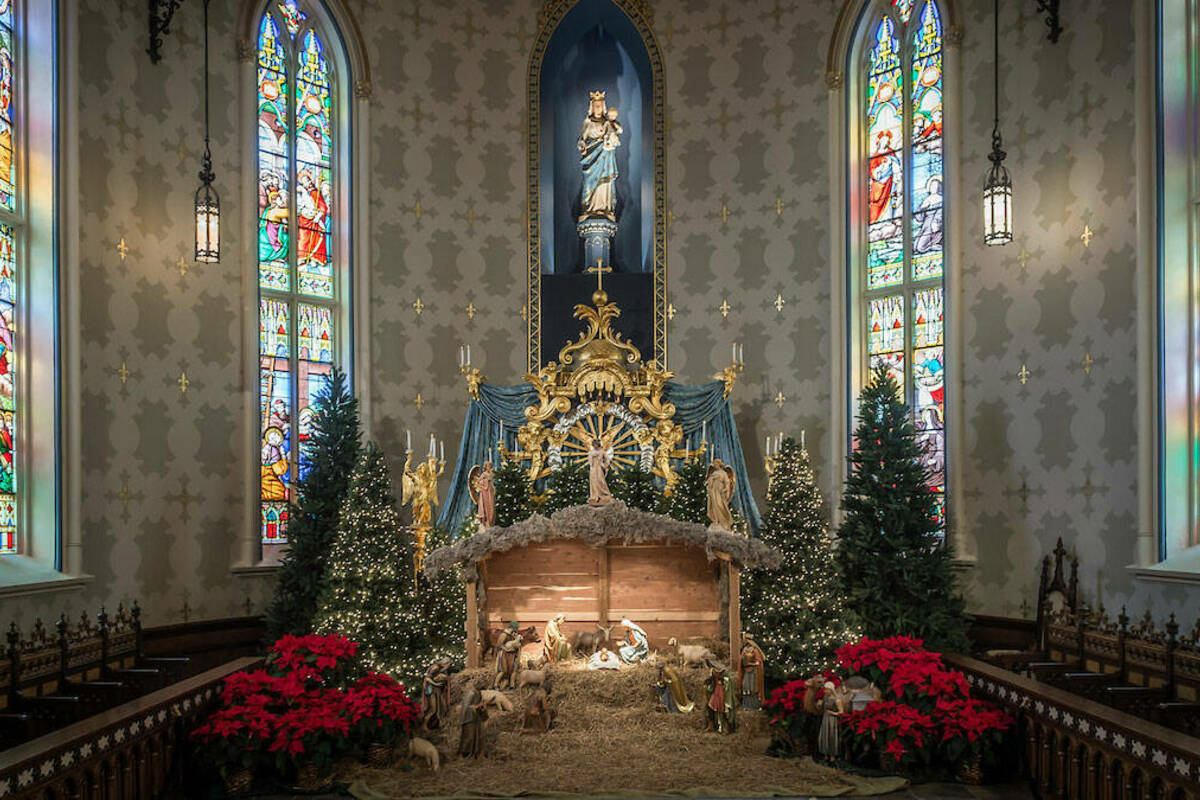 Basilica Nativity Scene in the Lady Chapel. (Photo by Matt Cashore/University of Notre Dame)