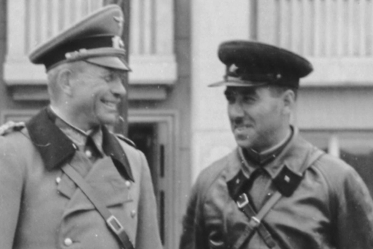 Generals Guderian and Krivoshein, German-Soviet Victory Parade, Poland 1939. Bundesarchiv, Bild 101I-121-0011A-22 / Gutjahr / CC BY-SA 3.0 DE