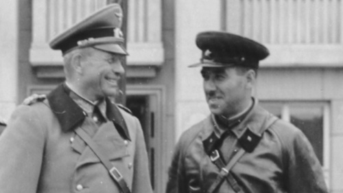 Generals Guderian and Krivoshein, German-Soviet Victory Parade, Poland 1939. Bundesarchiv, Bild 101I-121-0011A-22 / Gutjahr / CC BY-SA 3.0 DE