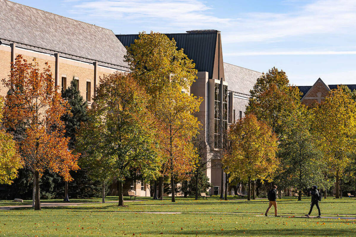 Mendoza College of Business (Photo by Matt Cashore/University of Notre Dame)
