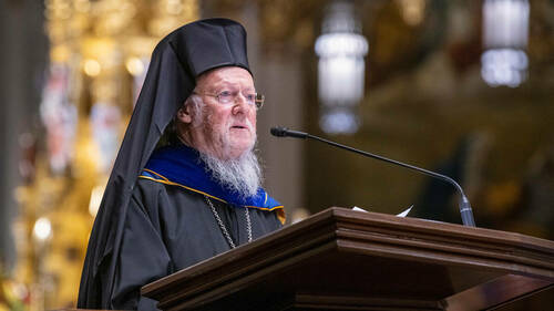 His All-Holiness Bartholomew, Archbishop of Constantinople-New Rome and Ecumenical Patriarch, delivers his address after being presented with an honorary degree from the University of Notre Dame during an academic convocation in the Basilica of the Sacred Heart. (Photo by Barbara Johnston/University of Notre Dame)