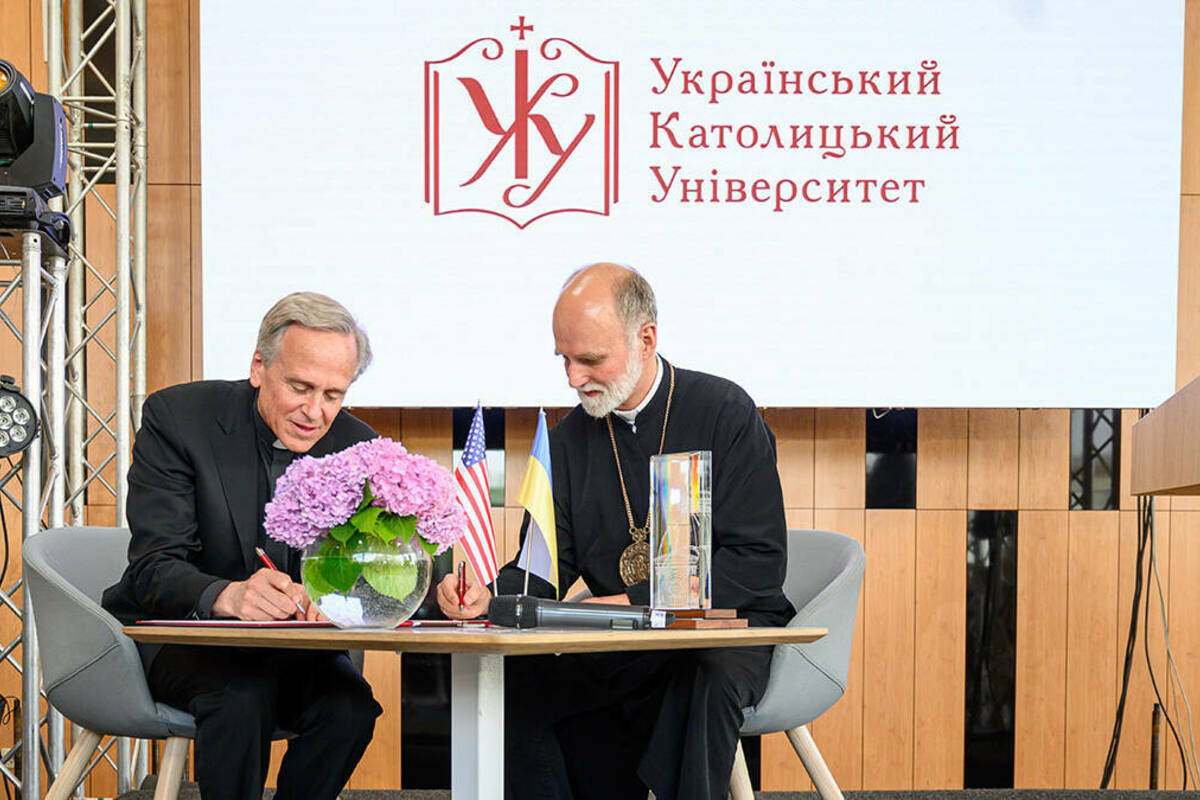 Father Jenkins and Archbishop Gudziak signed a memorandum of understanding for the two institutions to “develop collaborations and exchanges in fields of shared interest and expertise.”