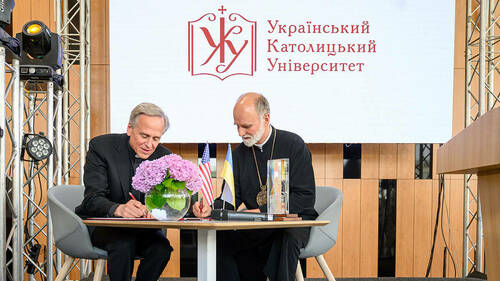 Father Jenkins and Archbishop Gudziak signed a memorandum of understanding for the two institutions to “develop collaborations and exchanges in fields of shared interest and expertise.”
