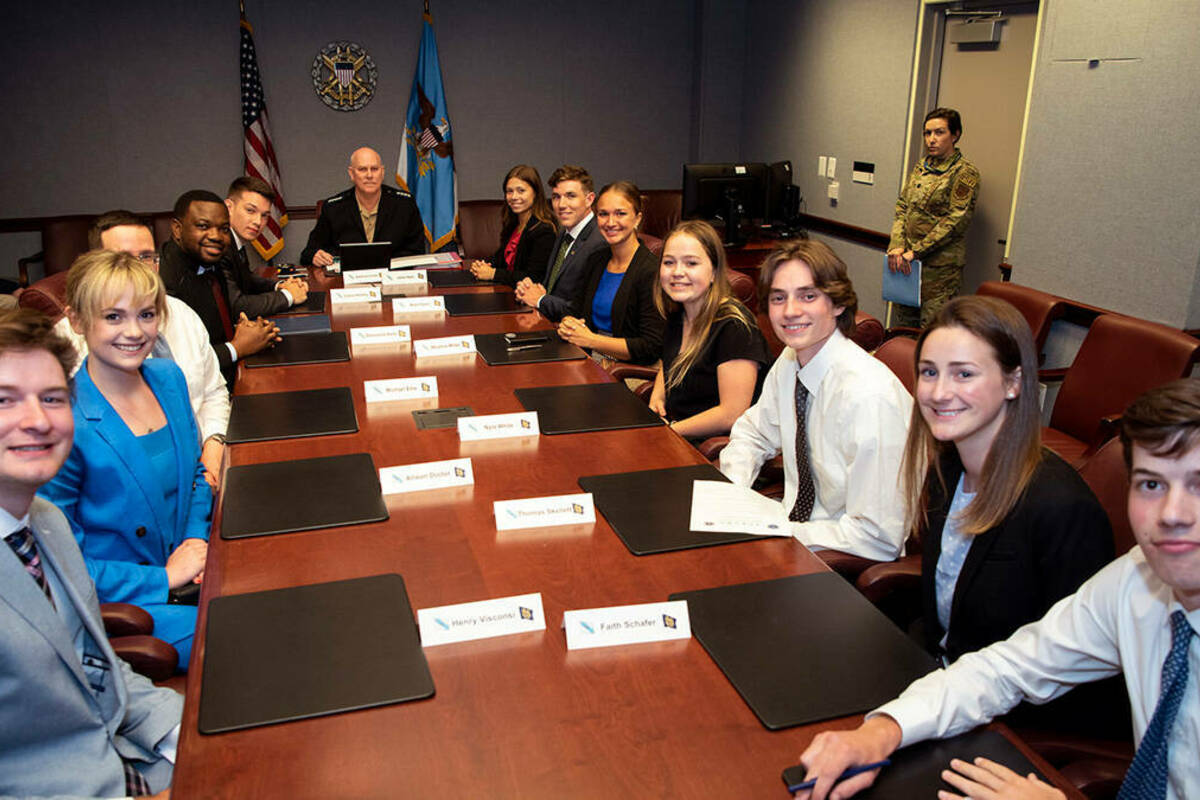 National Security Innovation students meet with Notre Dame alumnus Adm. Chris Grady, vice chairman of the Joint Chiefs of Staff, in Washington, D.C.