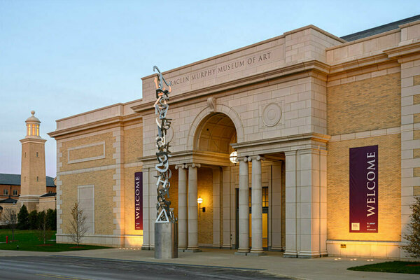 The front entrance of the Raclin Murphy Museum of Art