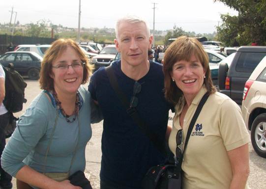 Dr. Mary O’Connor (’83), Anderson Cooper, and Dr. Patricia Curtin (’80)