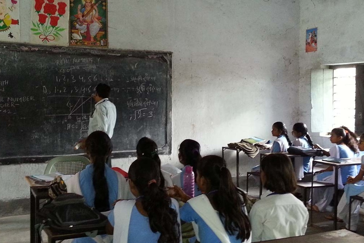 A math teacher explains concepts to a high school class in Hajipur, India. Photo by TESS-India via Flickr.